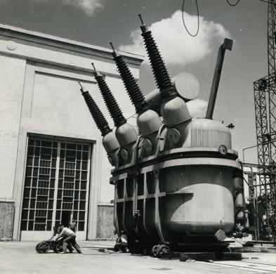 Ferrari, Adolfo, Nuovo trasformatore a 220 kV per il rinnovamento degli impianti della ricevitrice sud AEM, 30/06/1962, CC BY-NC-ND