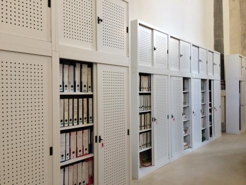 Le armadiature per la conservazione dei fondi archivistici, CC BY-SA