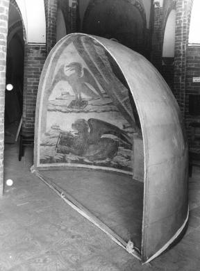Cantiere di restauro nella chiesa di San Pietro a Robbio Lomellina (PV), positivo su carta: interventi di strappo dei dipinti murali, 1967-1968, CC BY-SA