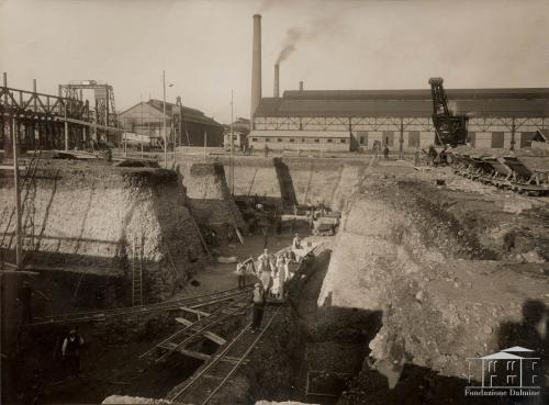 Terzi, Alessandro, Dalmine. Laminatoio. Scavo delle fondamenta, 1934, gelatina bromuro d'argento, CC BY-NC-ND