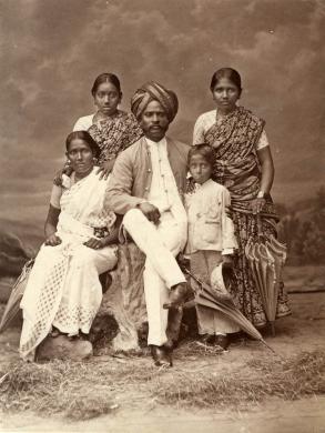 Anonimo, Famiglia di Singapore - 1885, albumina, CC BY-SA