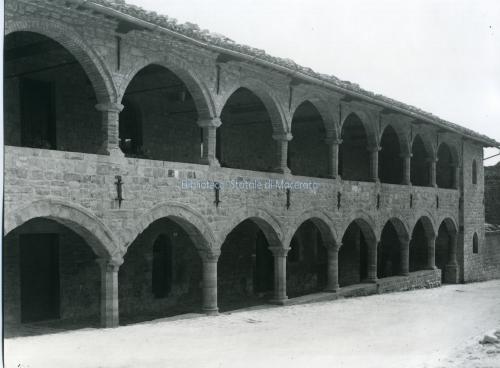 Carlo Balelli, San Ginesio (Mc). Ospedale dei Pellegrini, 1950 circa, CC BY-SA