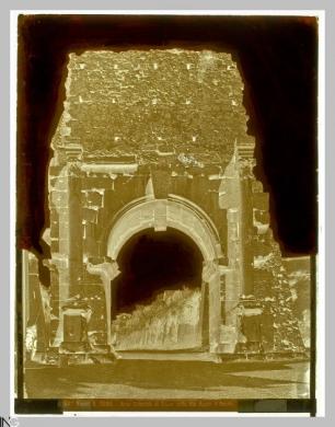Studio Vasari (Roma, 1870 ca. - 1910), Roma. Arco di Druso sulla Via Appia, 1870-1880, Negativo originale al collodio, CC BY-SA