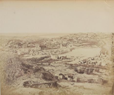 Robertson, James, Sobborgo della quarantena - Sebastopoli. Crimea 1854 –55, post 1855, carta salata, CC BY-SA