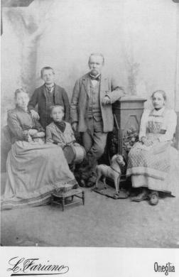 Fariano, Lodovico, La famiglia del notaio Paolo Mallé, 1890 circa, CC BY-SA