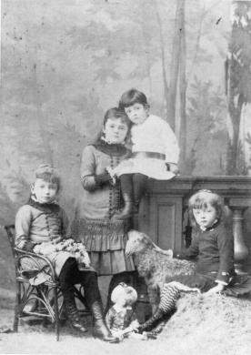 Ambrosetti, J., Bambini con giocattoli e pecorella, 1879 circa, CC BY-SA