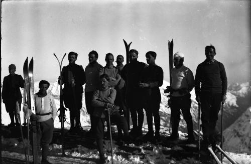 Bonacossa, Aldo, Ufficiali degli Alpini a un corso skiatori - Valle d’Aosta, 1916, gelatina bromuro d'argento/pellicola, CC BY-NC-ND