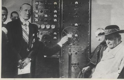 Marconi con Pio XI, 1932, CC BY-SA