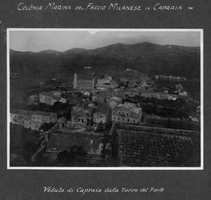 Colonia marina del Fascio milanese in Capraia - veduta di Capraia dalla Torre del Forte, post 1924, CC BY-SA