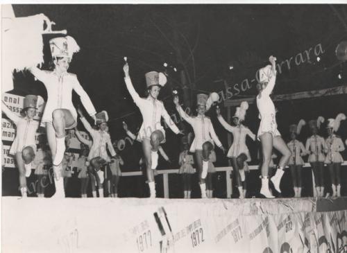 Anonimo, Majorettes: Marina di Massa: 1972, 1972, gelatina ai sali d'argento/carta, CC BY-NC