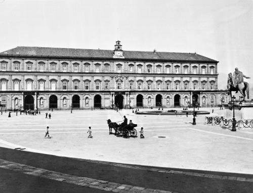 Piazza Plebiscito, 1920 circa, lastra fotografica, CC BY-SA