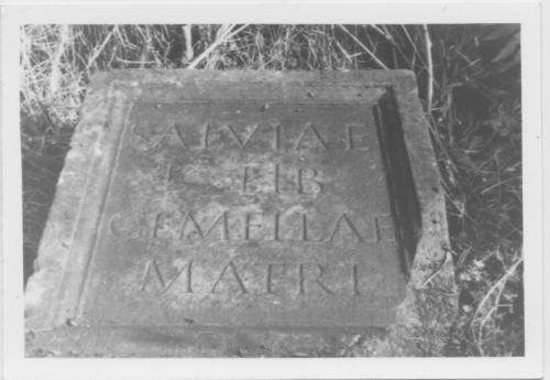 Jean Coste, Epigrafe rinvenuta lungo la via Prenestina, 1968, CC BY-SA