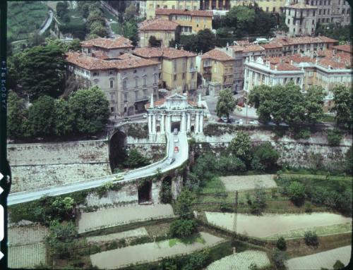 I-BUGA, "Bergamo", 1971, diapositiva su pellicola Kodachrome, inv. BUGA 300/71, CC BY-SA