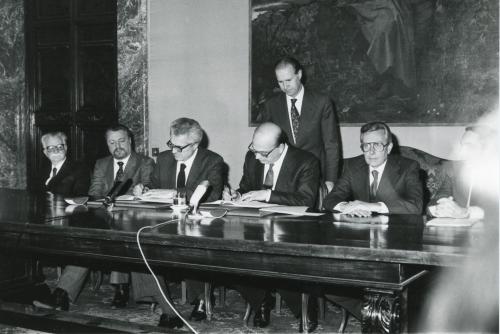 Roma: Firma delle Intese tra lo Stato e la Tavola valdese, 21/02/1984, Gelatina ai sali d'argento su carta, CC BY-SA