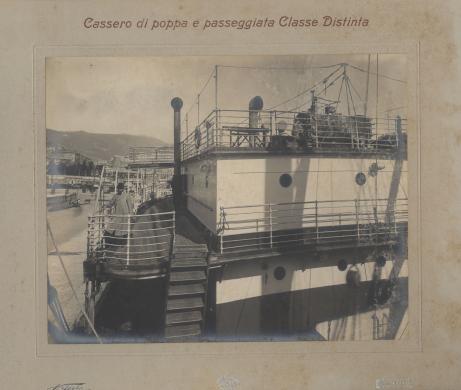 Cassero di poppa e passeggiata Classe Distinta, CC BY-SA