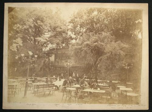Leonida Pagliano, Il giardino del Caffè Cova, stampa all'albumina, inv. LV 1232, CC BY-SA