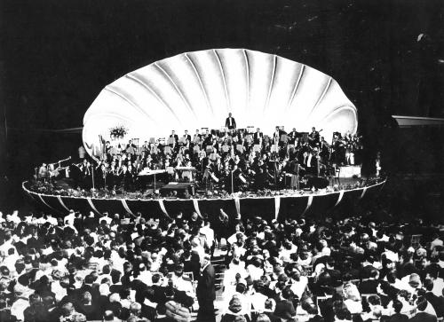 sconosciuto, Manifestazione di musica ritmo sinfonica, 1960 circa, fotografia in bianco e nero, CC BY-SA