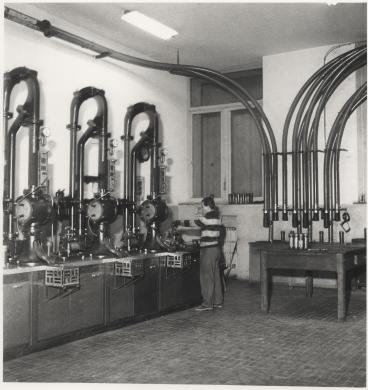 Operatore al lavoro, CC BY-SA