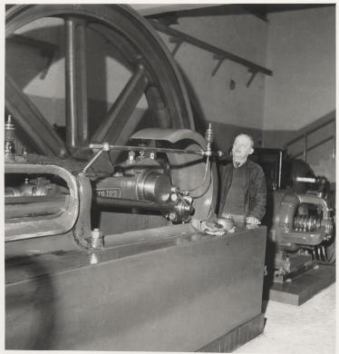 Operatore alle macchine, CC BY-SA