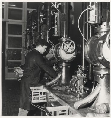 Operatore alle macchine, CC BY-SA