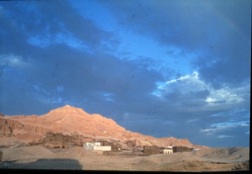 Giacomo Lovera, Egitto, Thebe Ovest, veduta della montagna, 1978, CC BY-SA