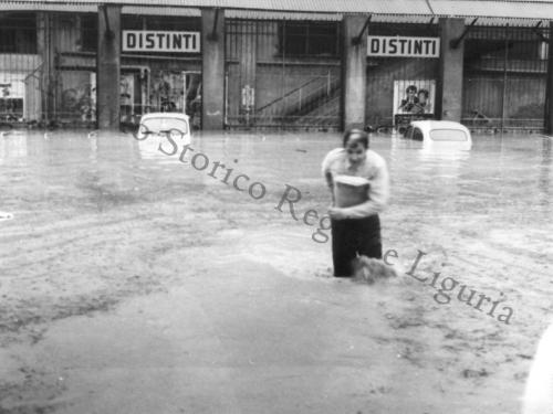 Bergami, Giorgio, Alluvione del 7-8 ottobre 1970. Genova, esondazione del Bisagno, 07/10/1970, Gelatina ai sali d'argento su carta, CC BY-NC-ND