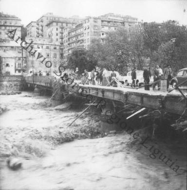 Bergami, Giorgio, Alluvione del 7-8 ottobre 1970. Genova, esondazione del Bisagno., 07/10/1970, Gelatina ai sali d'argento su carta, CC BY-NC-ND