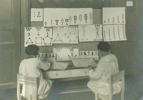 Vita scolastica, 1960 ca, Stampa alla gelatina ai sali d'argento, CC BY-SA