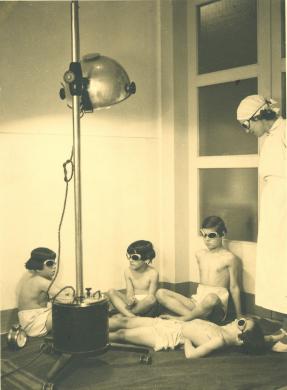 Vita scolastica, 1960 ca, Stampa alla gelatina ai sali d'argento, CC BY-SA
