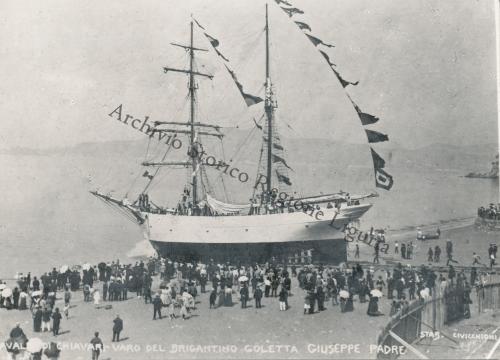 Stabilimento rotocalcografico Civicchioni, Cantiere navale di Chiavari. Il varo del brigantino goletta Giuseppe Padre, 1905, gelatina ai sal d'argento su carta, CC BY-NC-ND
