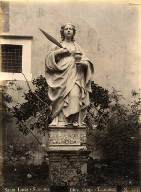 Crupi, Giovanni (1849 - 1925), Siracusa Statua di S. Lucia dello scultore Antonello Gagini, cortile Arcivescovado - n.ro 777, 1880 circa, Stampa all'albumina, CC BY-SA
