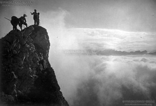 Kern, Sulle rocce di Naye, 1907, Gelatina ai sali d'argento su carta, CC BY-SA