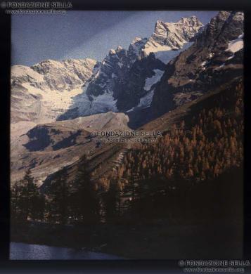 Gallino, Giuseppe, Lago e montagna innevata in autunno, Autocromia, CC BY-SA