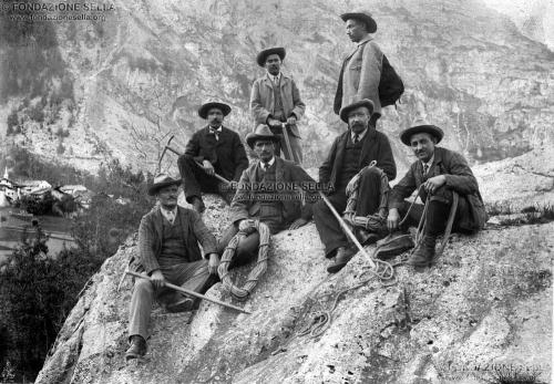 Brocherel, Jules, Le guide della spedizione in Karakorum nel 1909, Gelatina ai sali d'argento su carta, CC BY-SA