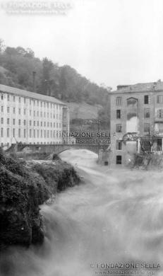 Sella, Gaudenzio, Torrente Cervo a Biella in piena, 1908, Stampa alla gelatina, CC BY-SA