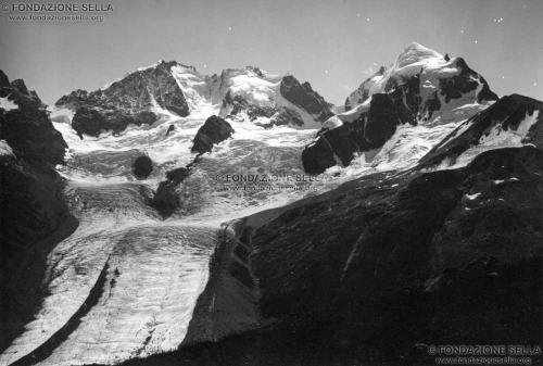 Corti, Alfredo, Pizzo Bernina, Monte di Scerscen, Piz Roseg dalle pendici di sinistra di Val Roseg, 08/1906, Gelatina ai sali d'argento su carta, CC BY-SA