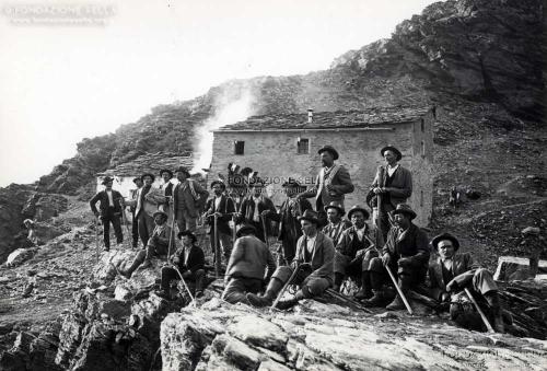 Corti, Alfredo, Guide valtellinesi al Rifugio Marinelli, congresso CAI, 1906, Gelatina ai sali d'argento su carta, CC BY-SA