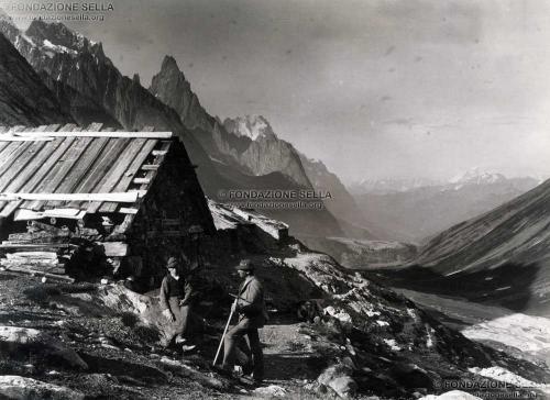 Gallo, Emilio, Aiguilles de Peteret dagli Chalets, 1890, Gelatina ai sali d'argento su carta, CC BY-SA