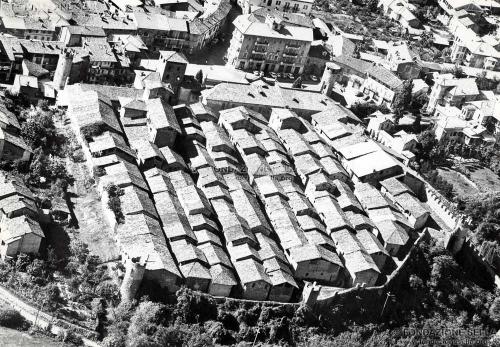 Minoli, Pietro, Veduta aerea del Ricetto di Candelo, s.d., Gelatina ai sali d'argento su carta, CC BY-SA