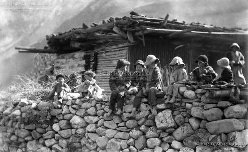 Sella, Vittorio, Bambini a Zinaga (Caucaso),, 1890, Negativo alla gelatina, CC BY-SA
