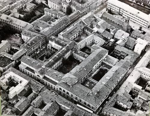 Regis, Giuliano, Veduta aerea del palazzo Affaitati, sede attuale della Biblioteca Statale, dal 1939, 1970 circa, CC BY-SA