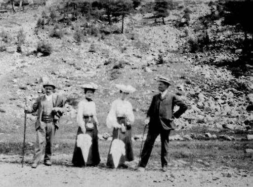 Gruppo sulla strada della Forcola, Livigno, 28/07/1904, CC BY-SA