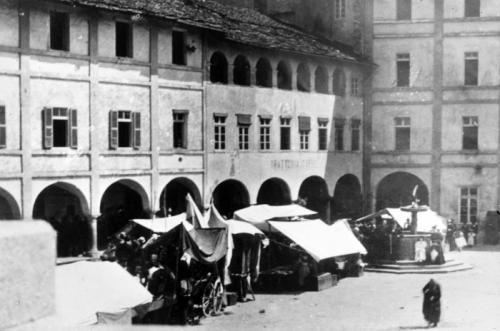Gallo, Egidio, Santuario di San Giovanni d’Andorno, mercato, 1900 ca., CC BY-SA