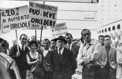 Biella, manifestazione in Via Damiano Chiesa, 03/08/1961, CC BY-SA