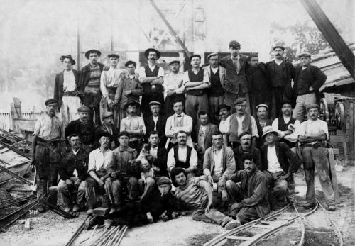 Operai in un cantiere francese, 1910 ca., CC BY-SA