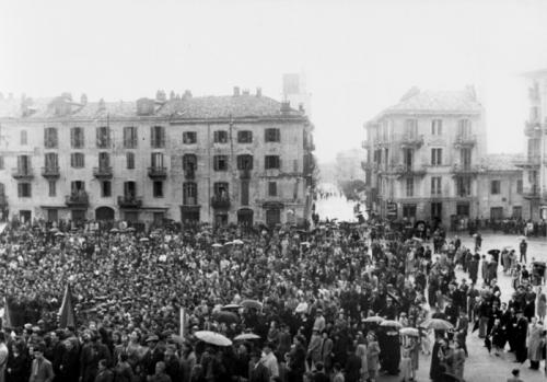 Biella, manifestazione per la Liberazione, aprile 1945., CC BY-SA