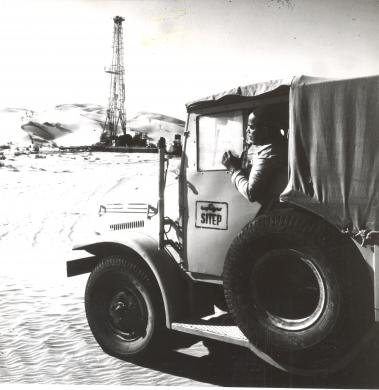 Campagnola della Sitep e sonda di perforazione della concessione di El Borma, Tunisia, post 1960, CC BY-SA