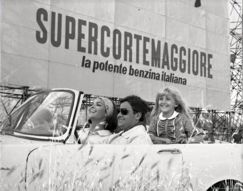 Pubblicità della benzina Supercortemaggiore, post 1950, CC BY-SA