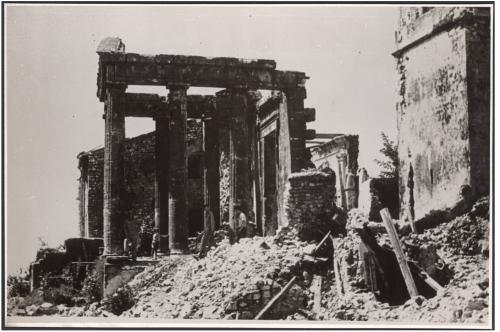 Bolzano, S. Nicolò, beside the Cathedral, between 1945 and 1946 John Bryan Ward-Perkins Collection, War Damage Series, wpwar-0368, CC BY-SA