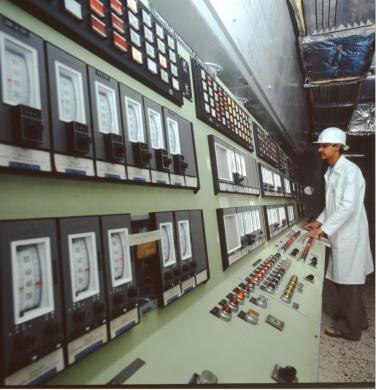 Centro trattamento olio a El Borma, Tunisia, anni Ottanta, CC BY-SA